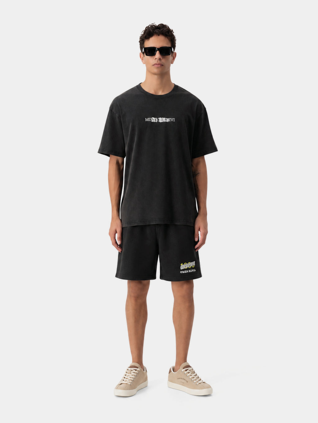 OVERSIZED BLACK SHORTS