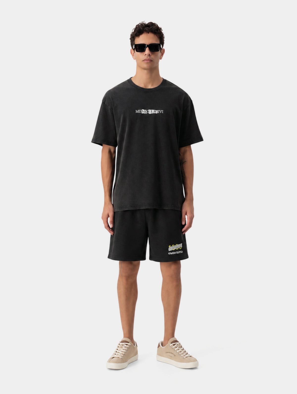 OVERSIZED BLACK SHORTS