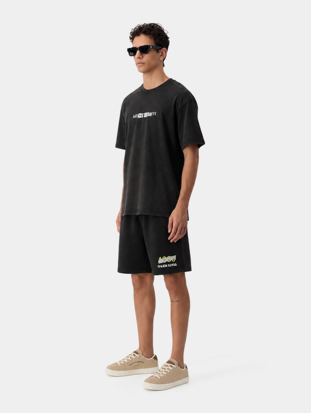 OVERSIZED BLACK SHORTS